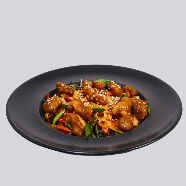 WOK с курицей и ананасами